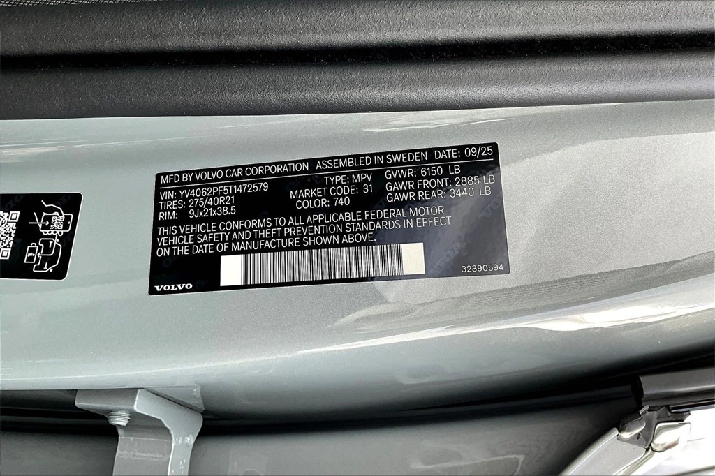 2026 Volvo - image 8