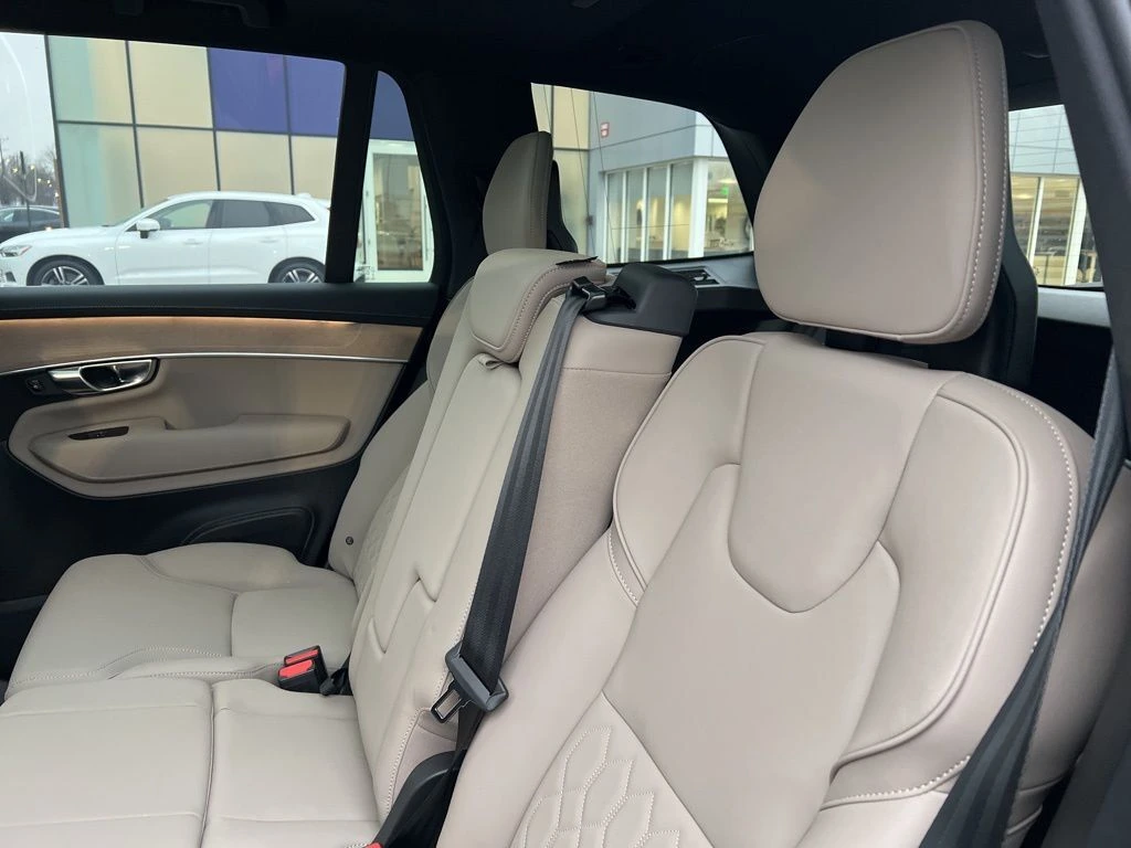 2026 Volvo - image 9