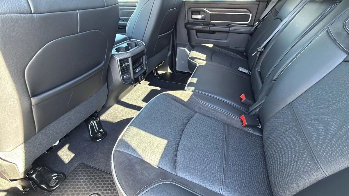 2026 RAM 3500 Laramie - Photo 24