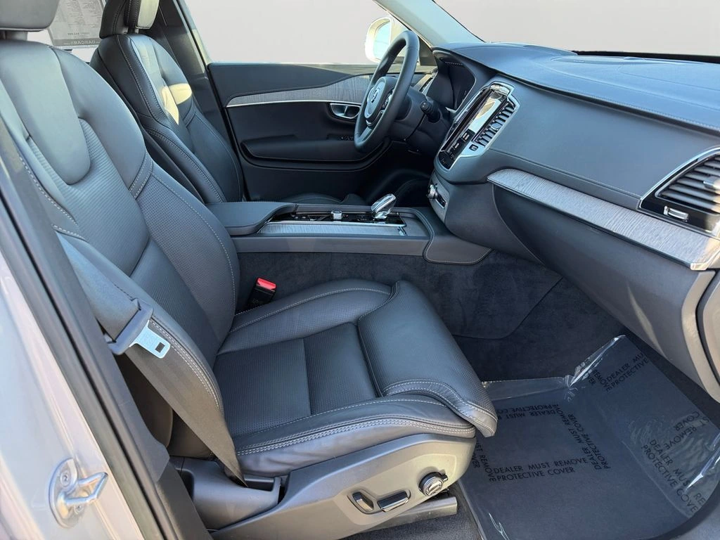 2023 Volvo - image 7