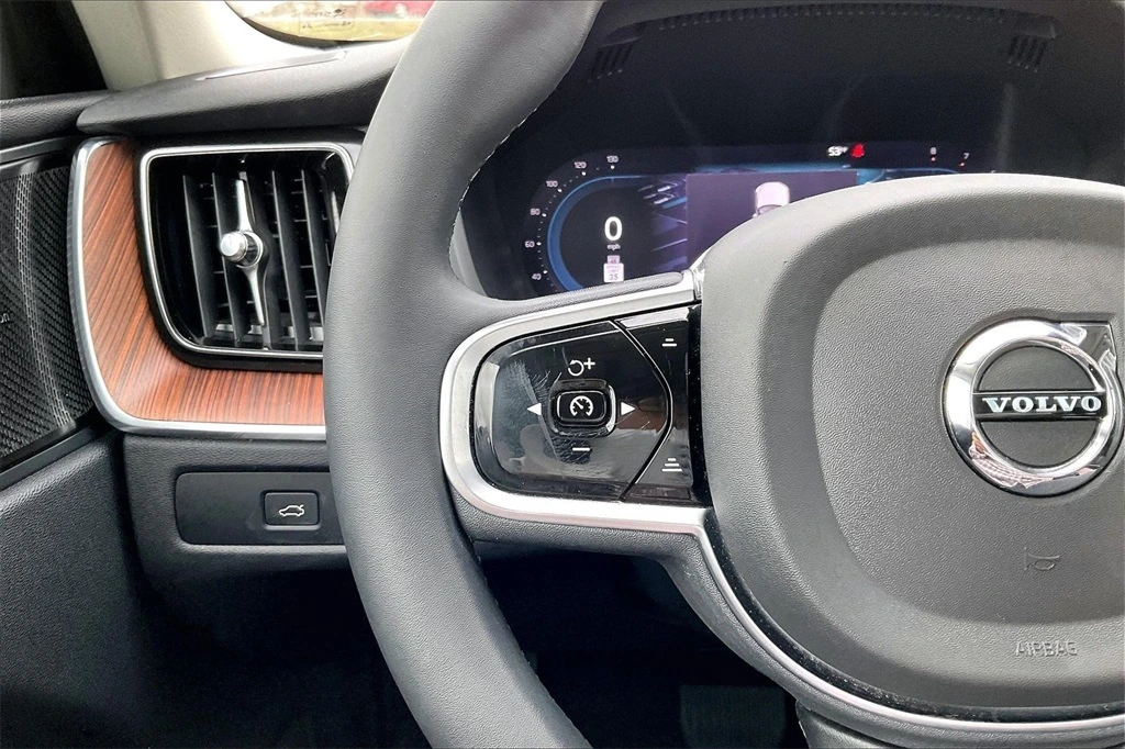 2023 Volvo - image 10