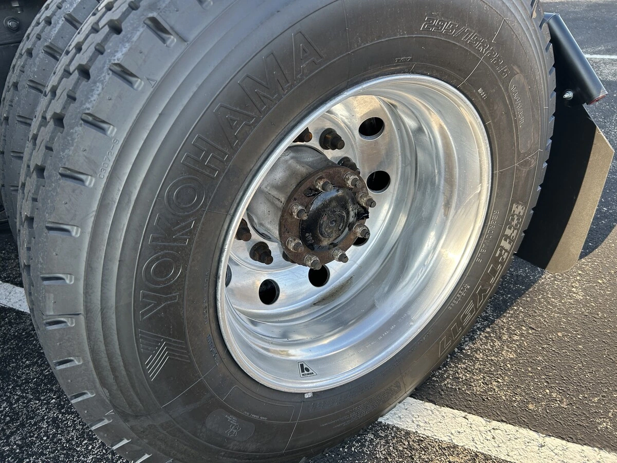 2023 Kenworth T680 — photo 7