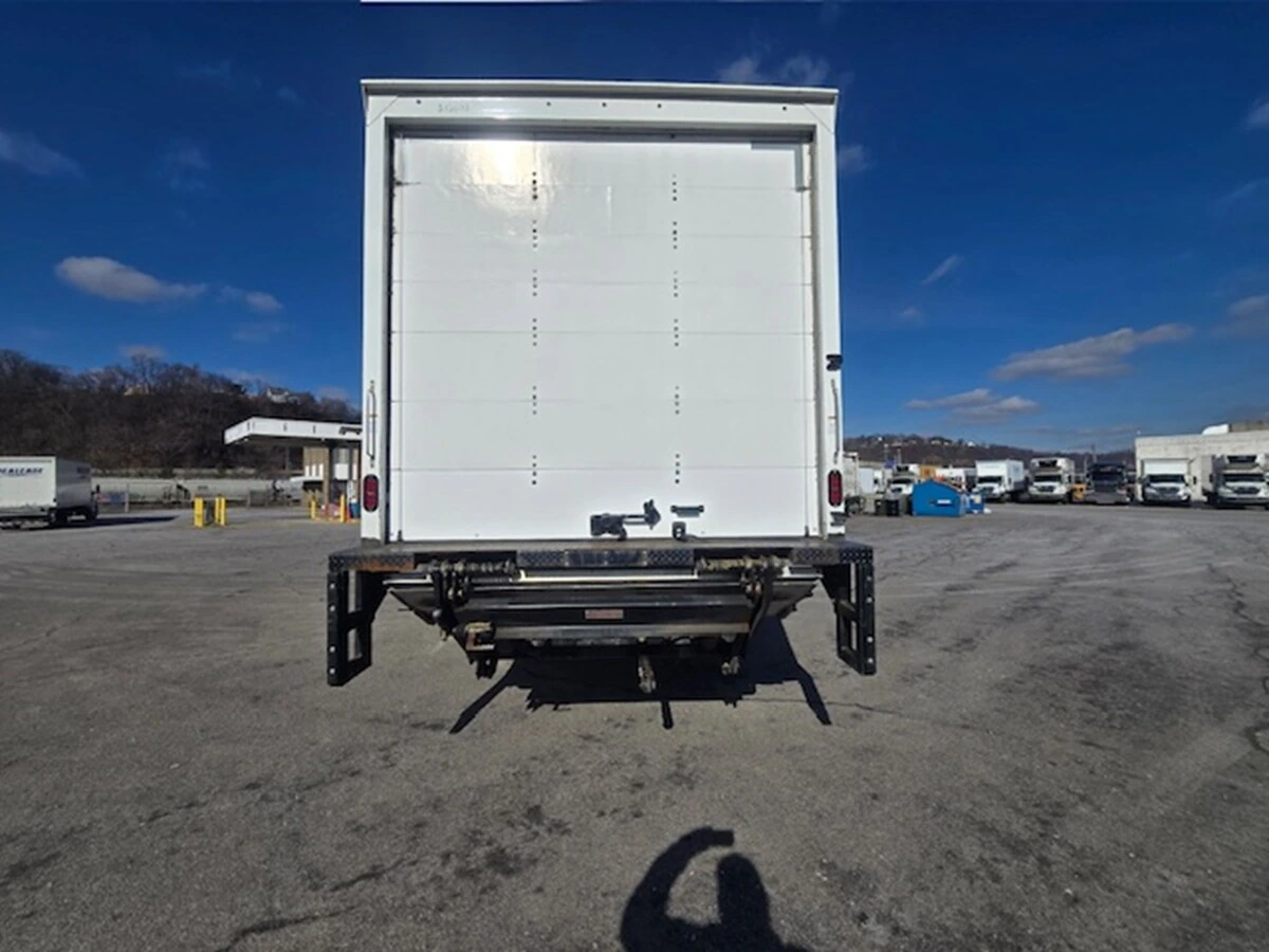 2022 Peterbilt 337 - image 4