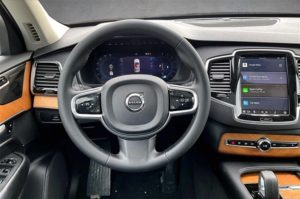 2023 Volvo - image 8