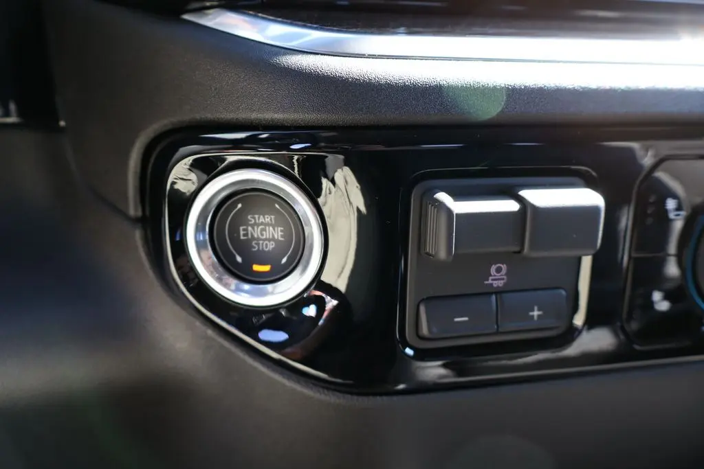 2026 Chevrolet Silverado LT photo 18