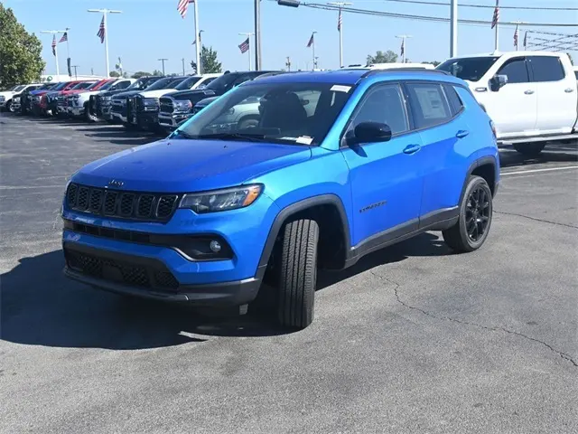 2026 Jeep Compass Latitude photo 5