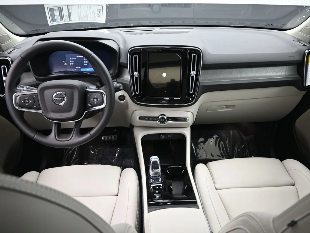 2026 Volvo - image 20