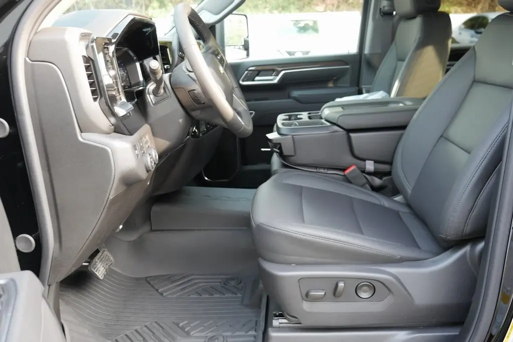 2026 Chevrolet Silverado LT photo 8
