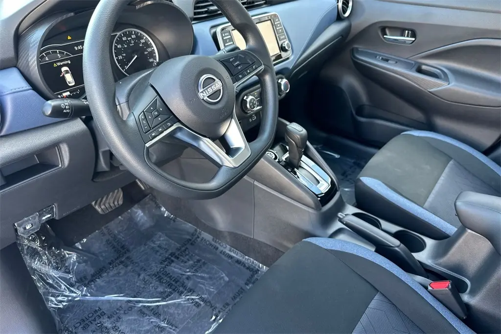 2025 Nissan Versa 1.6 SV photo 10