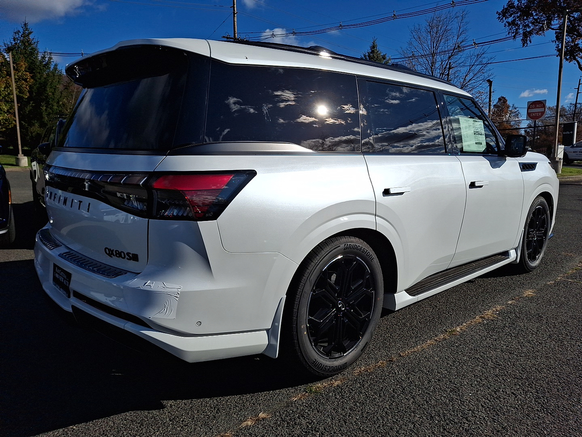 2026 Infiniti QX80 Sensory photo 4
