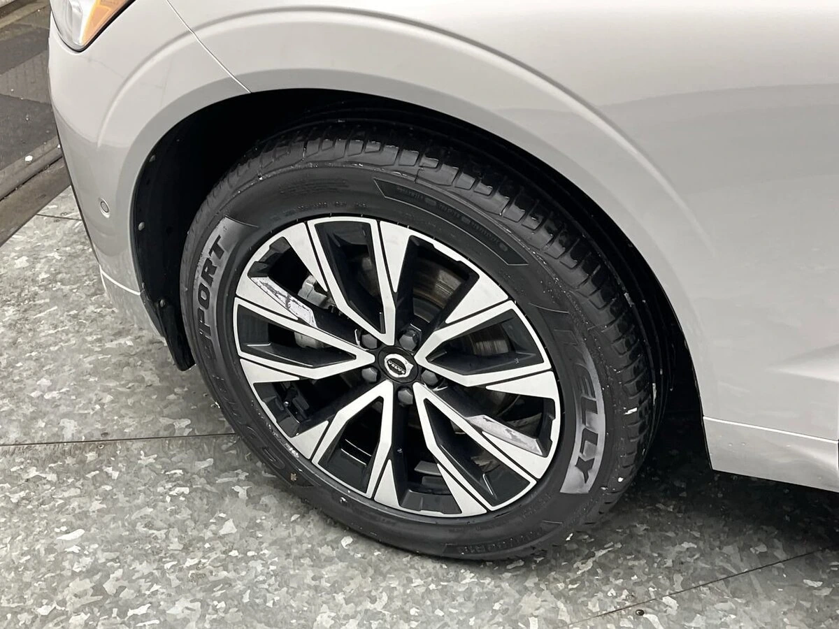 2024 Volvo - image 31