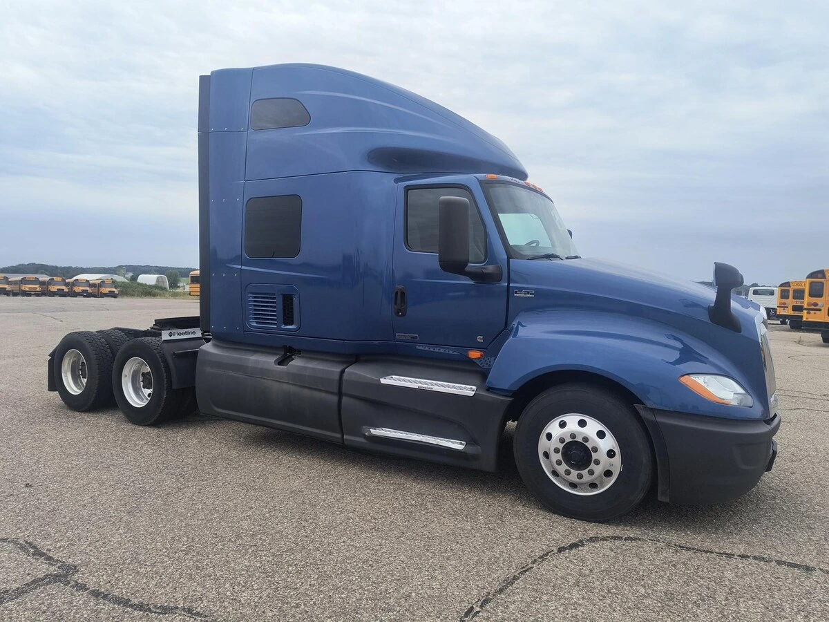 2021 International LT in Marshfield, WI — photo 4
