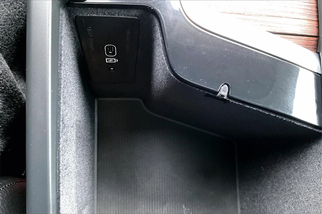 2023 Volvo - image 15