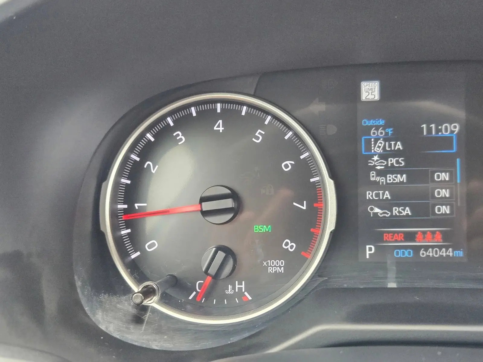2022 Toyota RAV4 XLE photo 19
