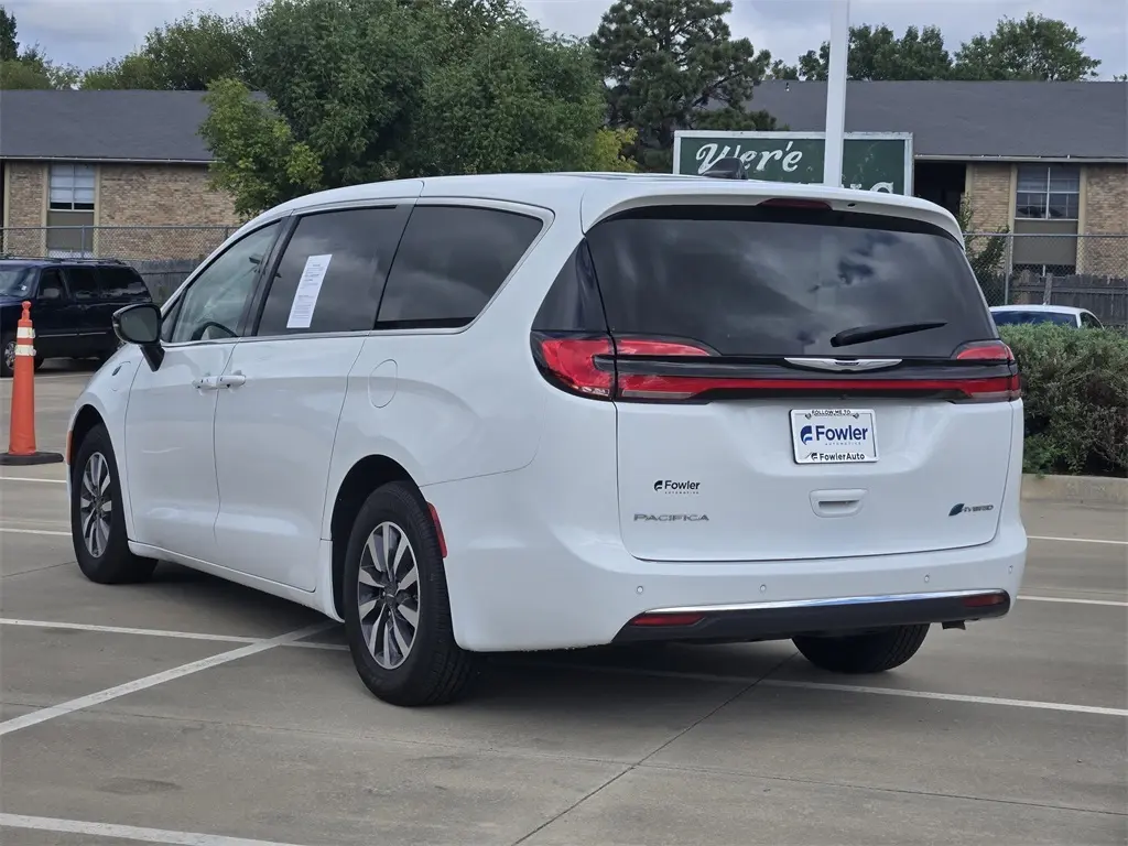 2024 Chrysler Pacifica Hybrid photo 5