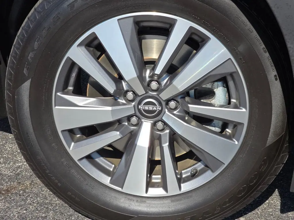 2024 Nissan Pathfinder SL photo 9