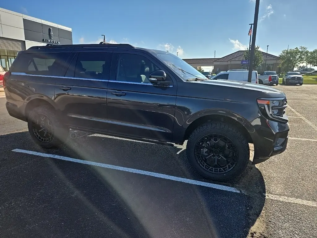 2025 Ford Expedition MAX photo 38