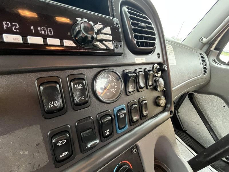 2018 Freightliner 114SD - image 21