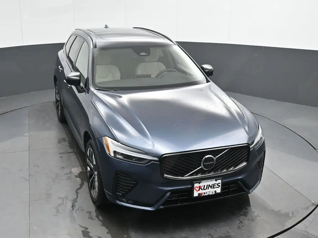 2026 Volvo - image 33