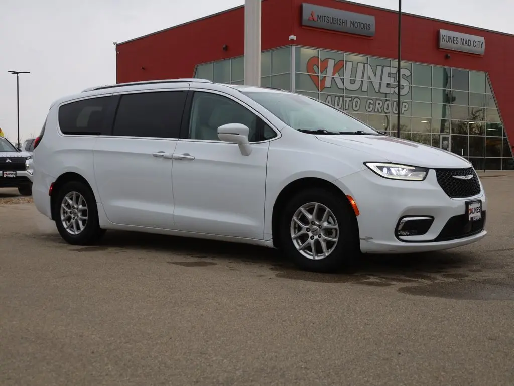 Used 2021 Chrysler Pacifica Touring L with VIN 2C4RC1BG6MR546750 for sale in Madison, WI
