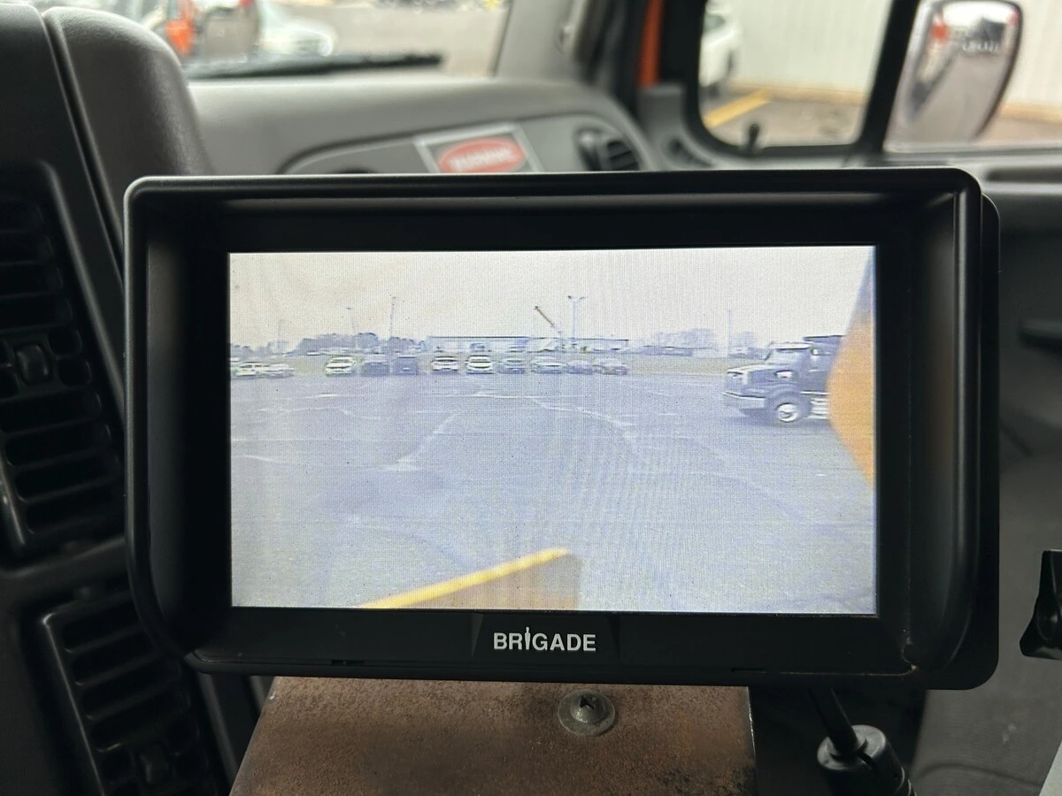 2015 Freightliner 114SD - image 15