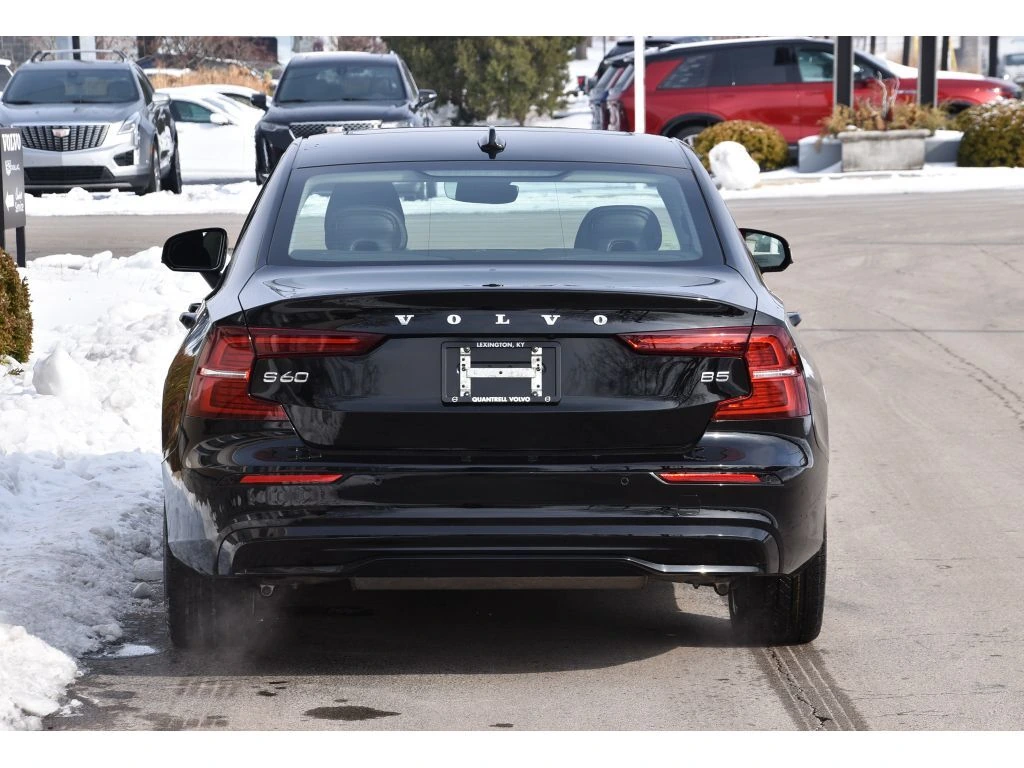 2023 Volvo - image 5