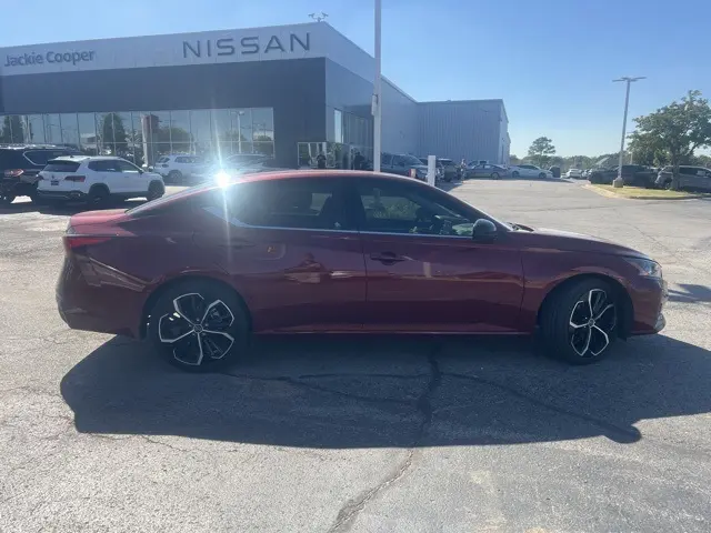 2025 Nissan Altima 2.5 SR photo 6
