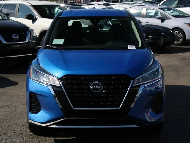 2025 Nissan Kicks Play S photo 7