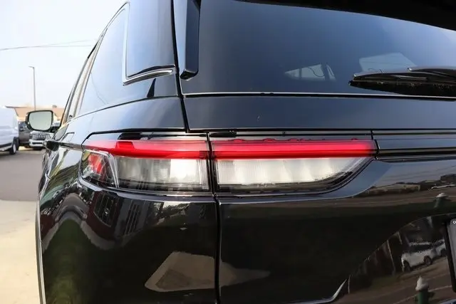 2025 Jeep Grand Cherokee Limited photo 25