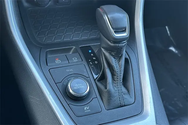 2021 Toyota RAV4 Hybrid XSE photo 15