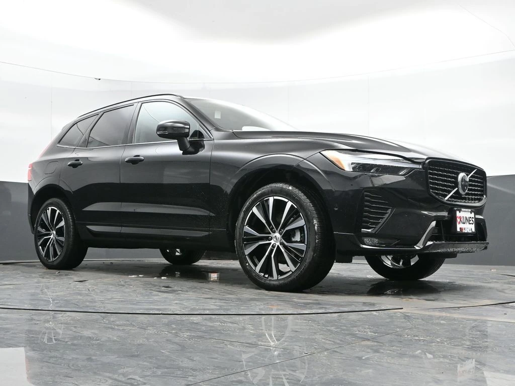 2025 Volvo - image 44