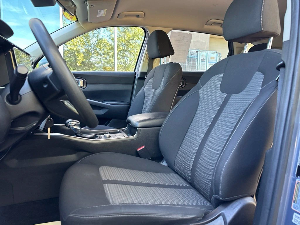 2022 Kia Sorento LX - Photo 35
