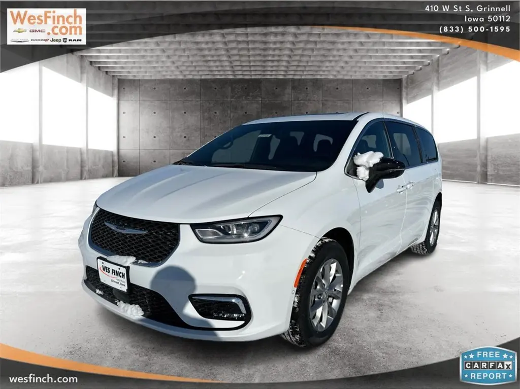 2025 Chrysler Pacifica Select's photo