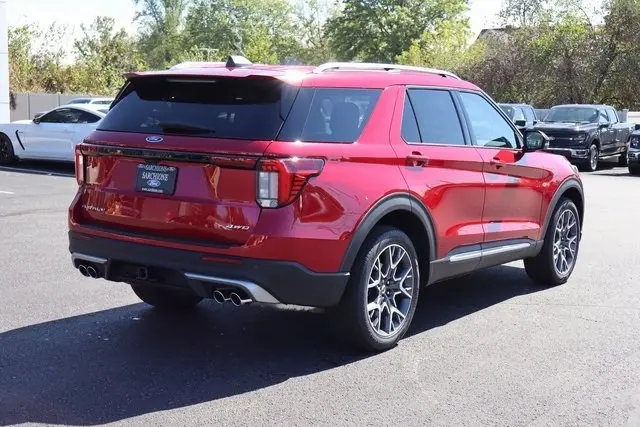 2025 Ford Explorer Platinum photo 3