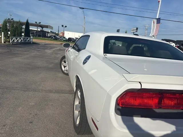 2011 Dodge Challenger R/T photo 4