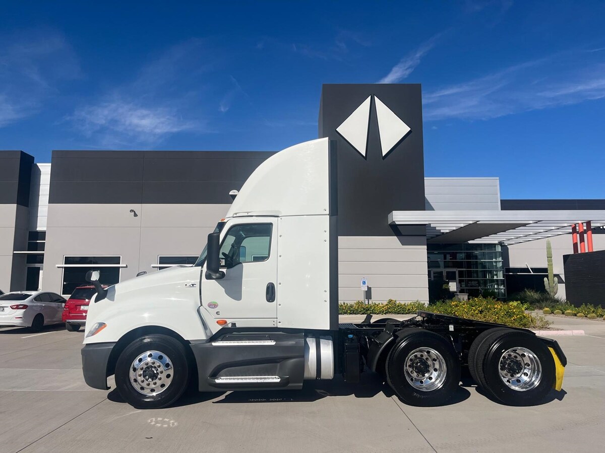 2022 International LT in Phoenix, AZ — photo 2