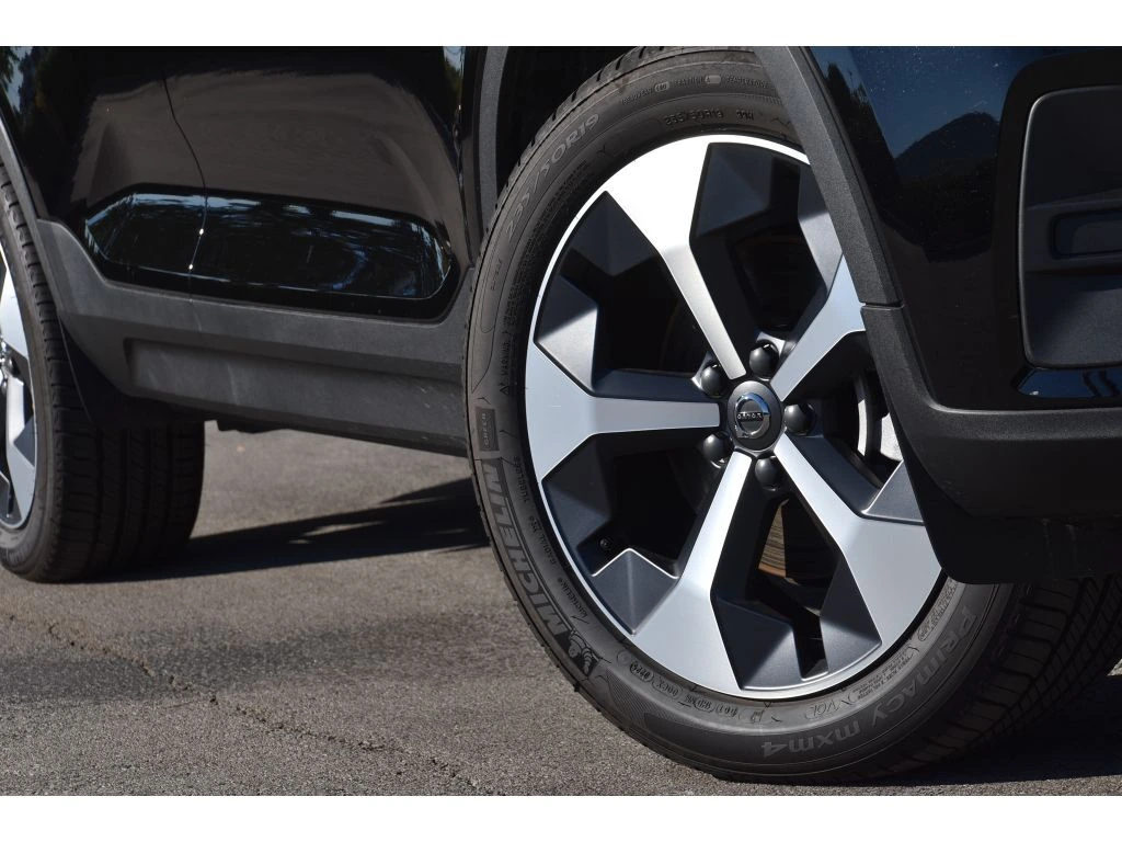 2025 Volvo - image 9