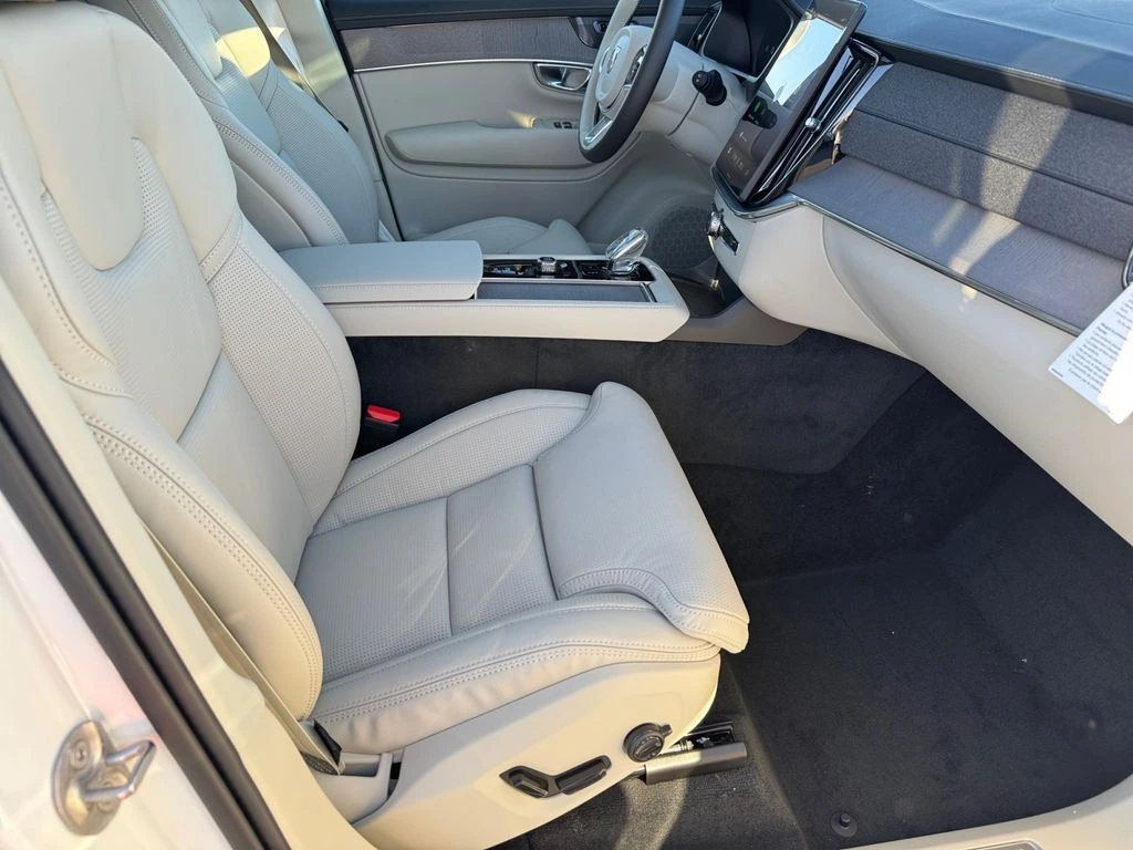 2026 Volvo - image 6