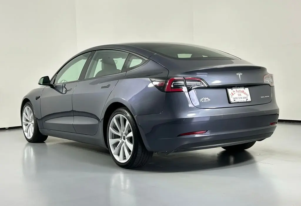 2022 Tesla Model 3 Long Range photo 5