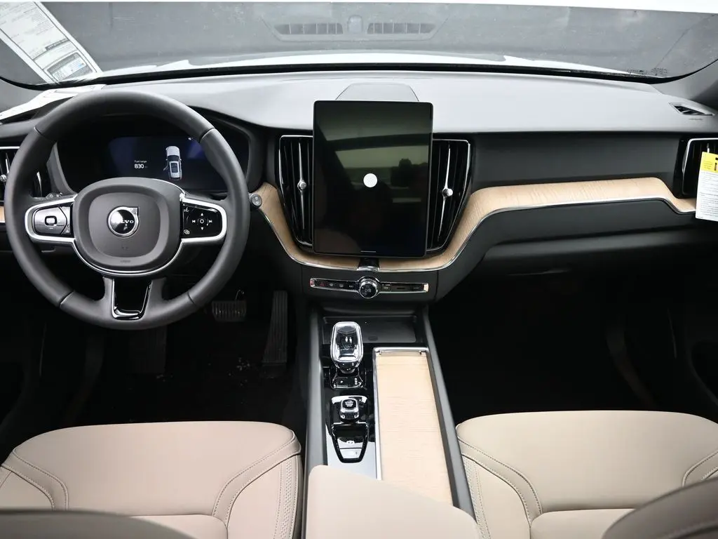 2026 Volvo - image 19