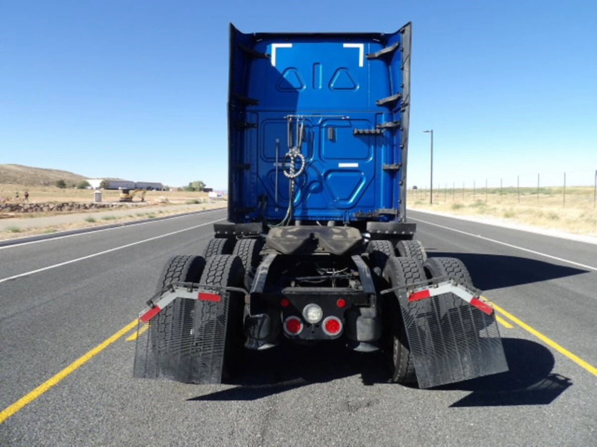 2022 Freightliner Cascadia — photo 8