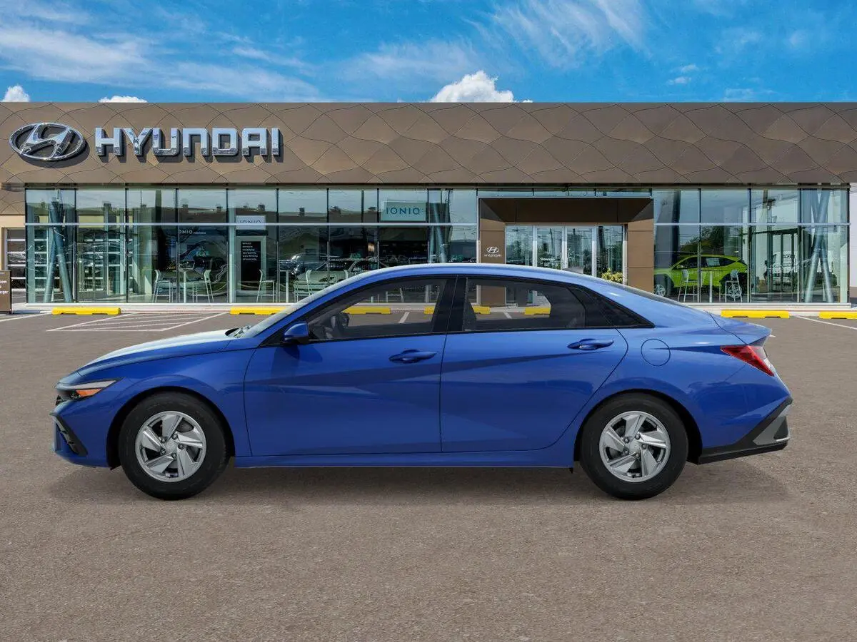 2026 Hyundai Elantra SE photo 2