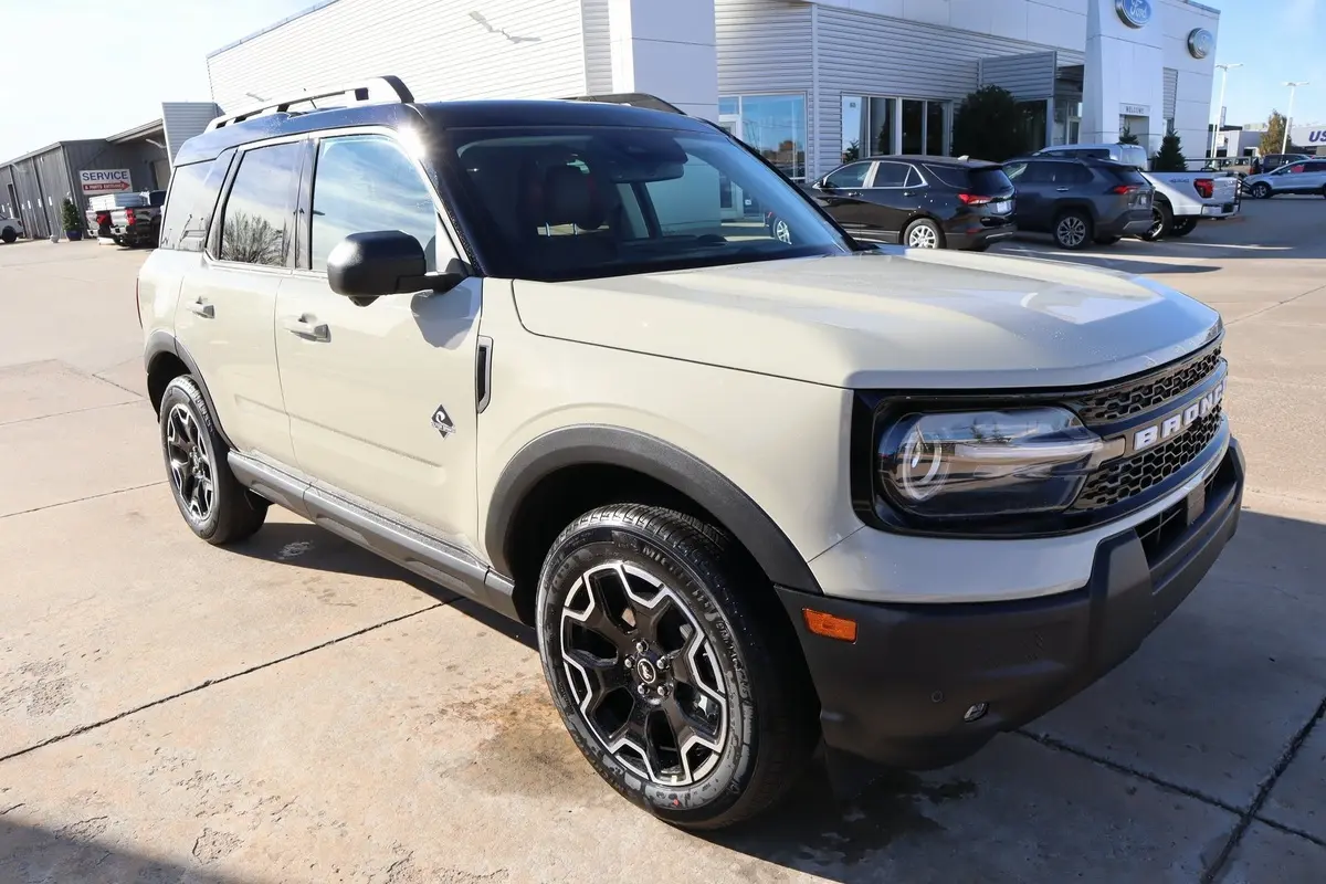 2025 Ford Bronco Sport Outer Banks's photo