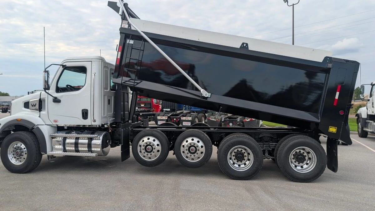 2027 Western Star 47X — photo 8