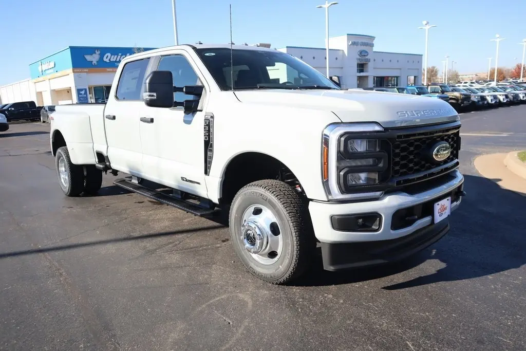 2026 Ford F-350 Super Duty XL's photo