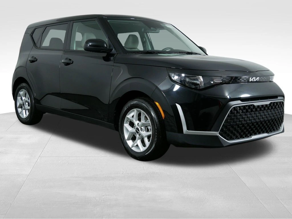 Used 2025 Kia Soul LX with VIN KNDJ23AU4S7952673 for sale in Minneapolis, Minnesota