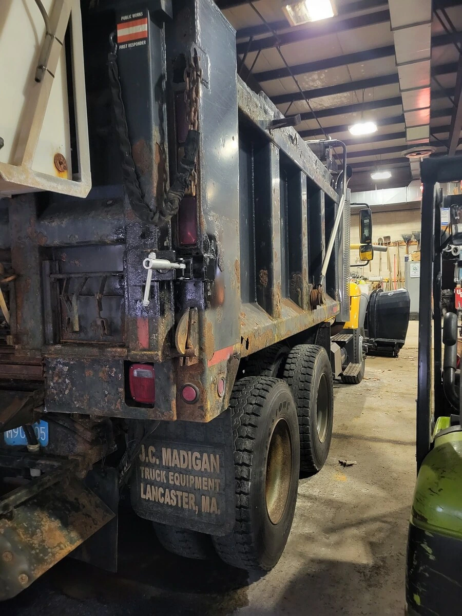 2005 International - image 9