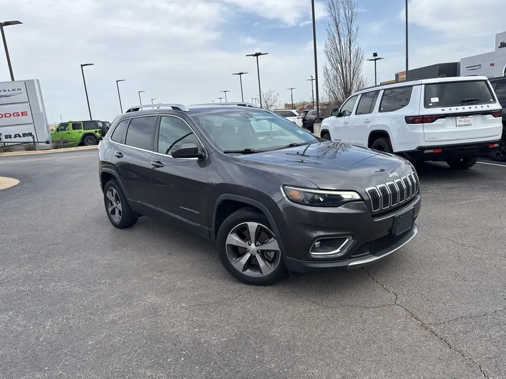 Used 2019 Jeep Cherokee Limited with VIN 1C4PJLDB4KD433857 for sale in Owasso, OK