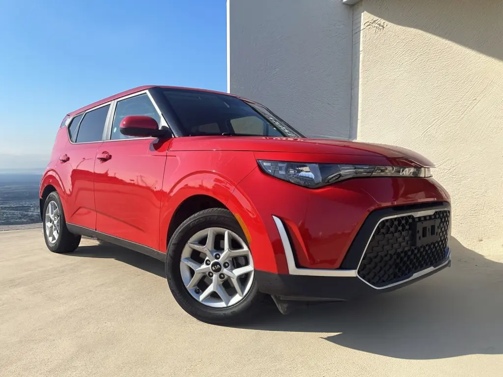 2024 Kia Soul LX's photo