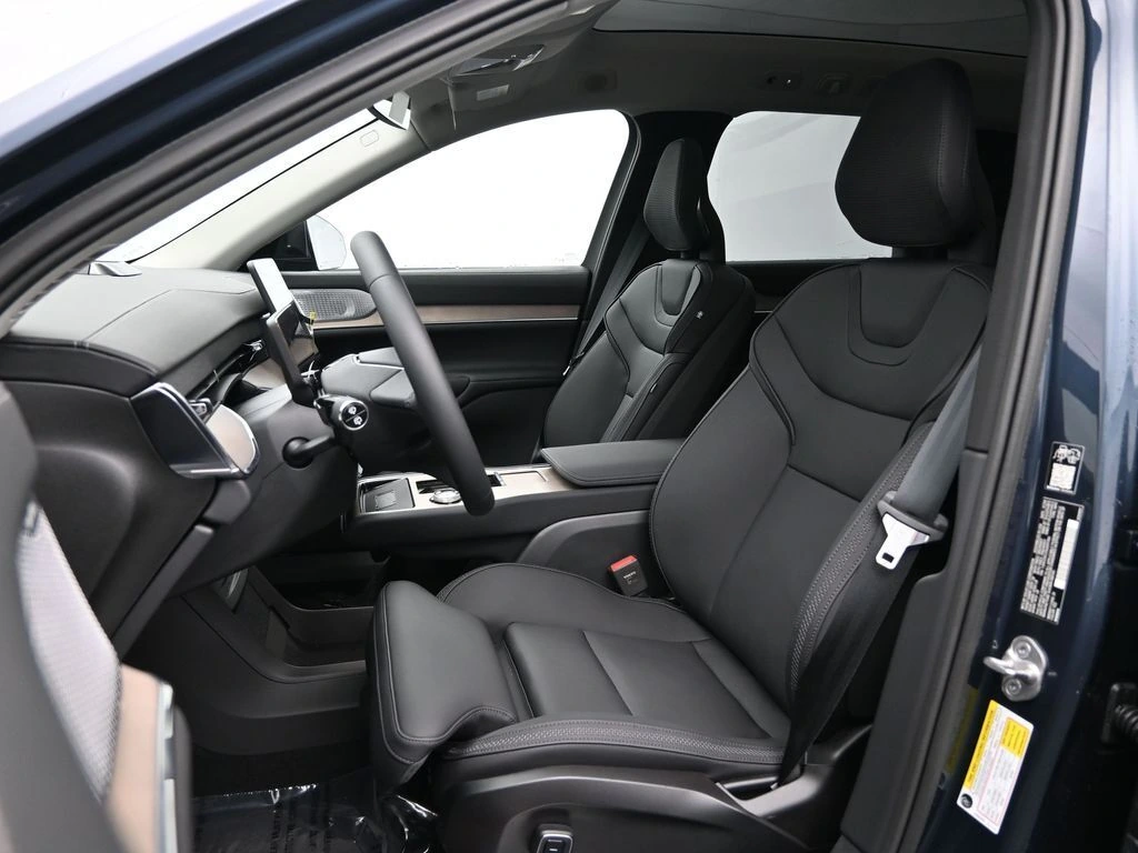 2025 Volvo EX90 Ultra - Photo 13